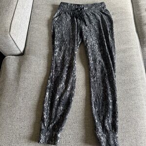 Lululemon Women’s Ready to Rulu Black Jogger Sweats Size 4